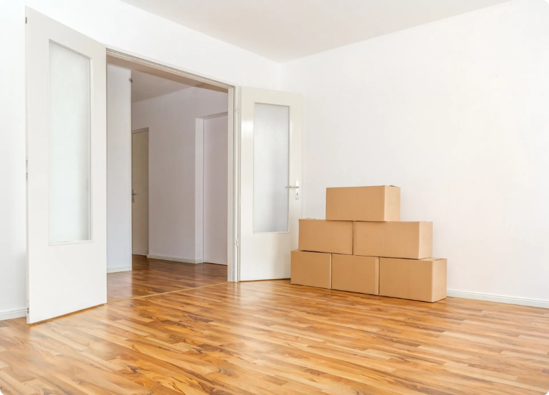 施工直後でもすぐに入居できる、清潔で整ったリビングルームのイメージ