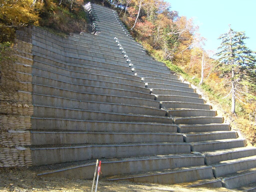 ヌッカクシ富良野川 道単砂防工事